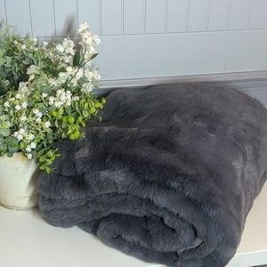 Indigo OUI faux fur throw - storm
